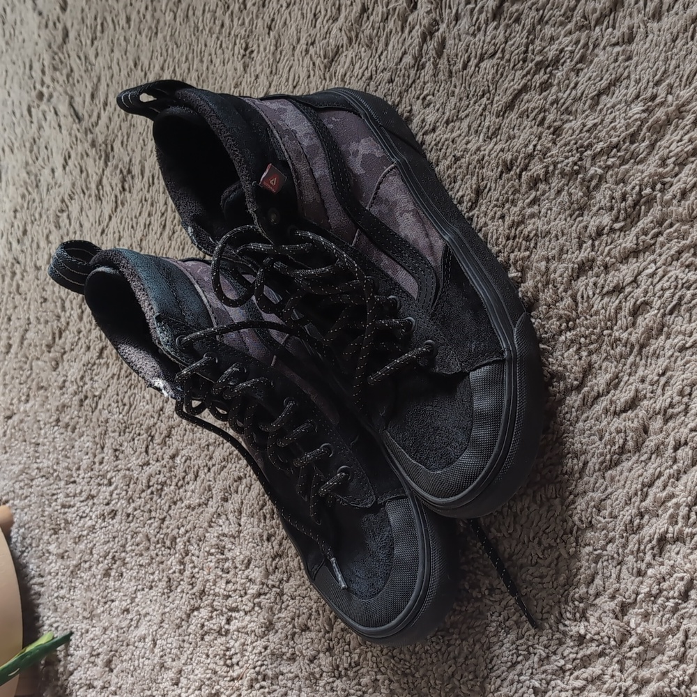 Vans Sk8-Hi Mte-2 Black Camo Men Size 7.5, Woman 9
